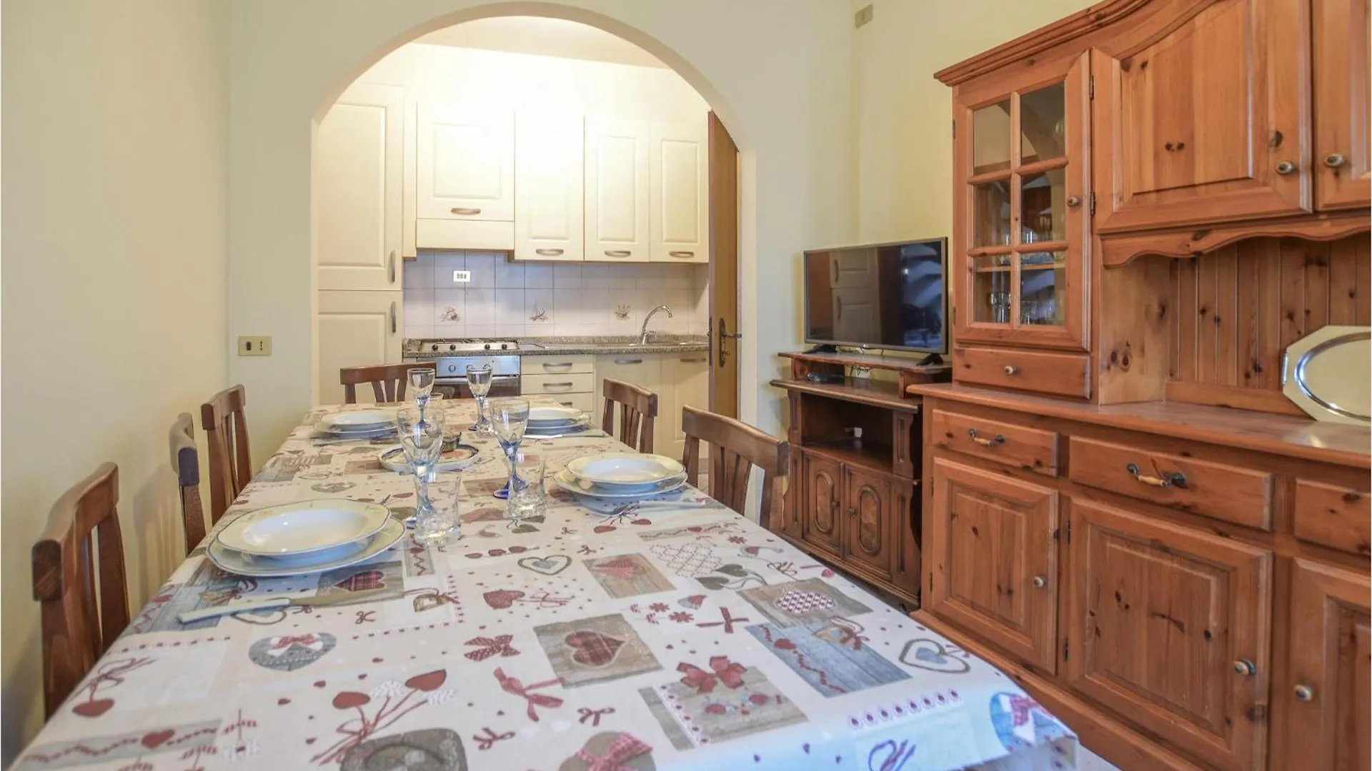 2 Bedroom Beautiful Home In 비아레지오 펜션